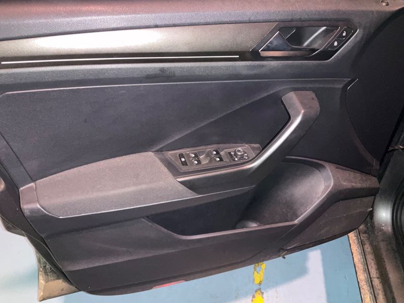 Volkswagen T-Roc 1.6 TDI Style 2018 – снимка 22