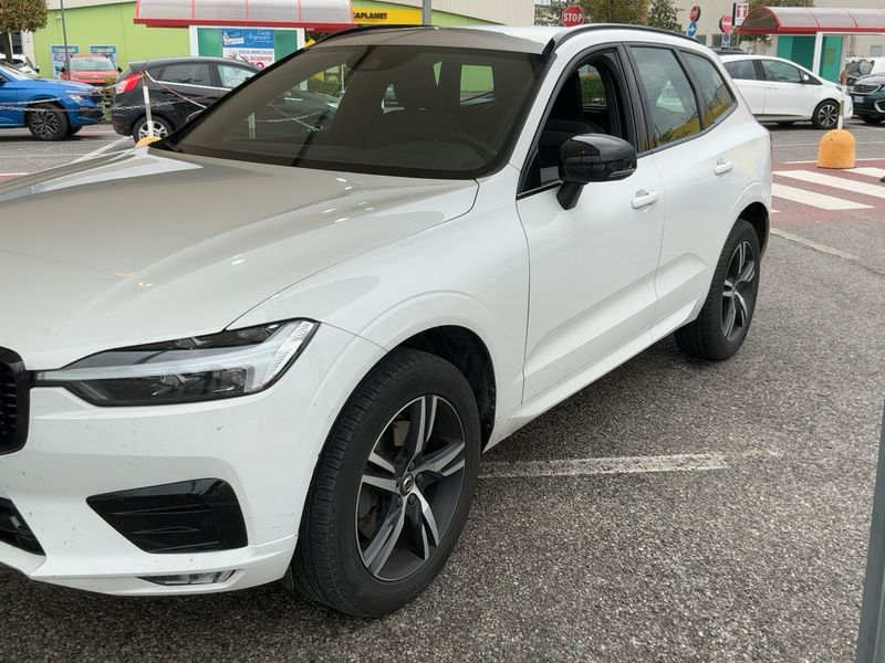 Volvo XC60 2.0 B4 Diesel Mild-Hybrid R Design AWD 2021 – снимка 2