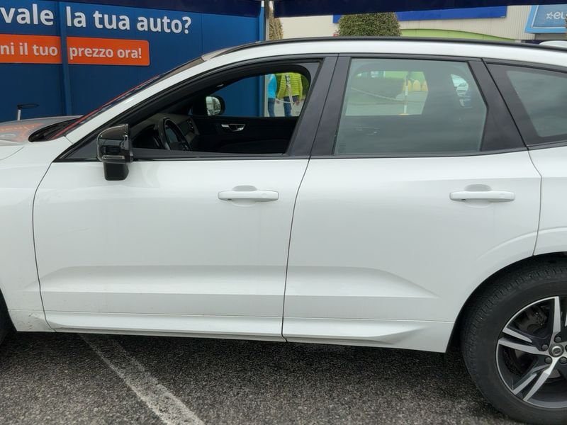 Volvo XC60 2.0 B4 Diesel Mild-Hybrid R Design AWD 2021 – снимка 4