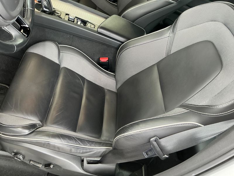Volvo XC60 2.0 B4 Diesel Mild-Hybrid R Design AWD 2021 – снимка 22