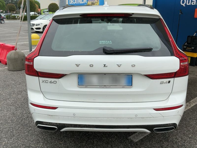 Volvo XC60 2.0 B4 Diesel Mild-Hybrid R Design AWD 2021 – снимка 7
