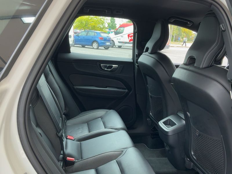 Volvo XC60 2.0 B4 Diesel Mild-Hybrid R Design AWD 2021 – снимка 19