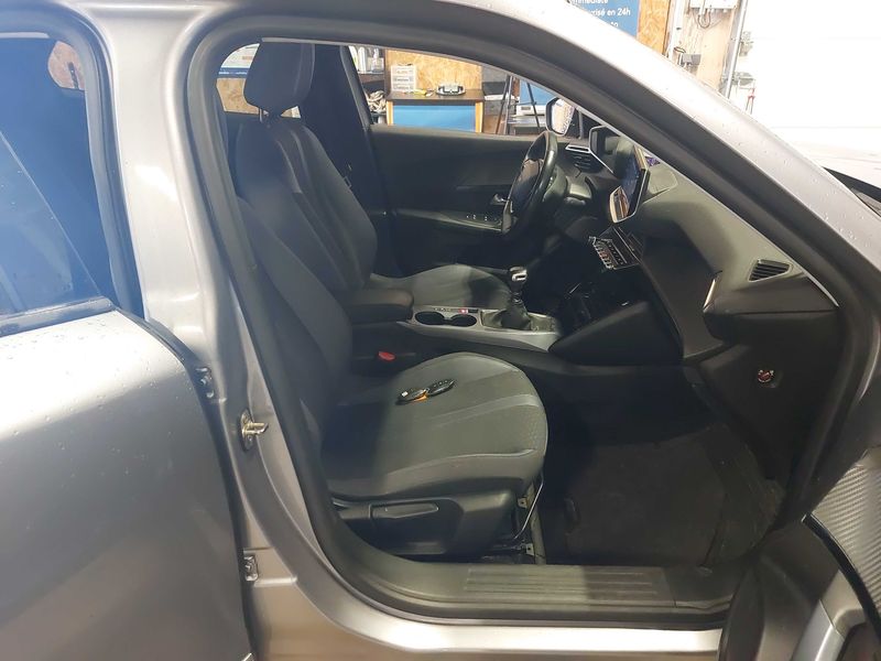 Peugeot 2008 1.2 PureTech Allure Business 2020 – снимка 10