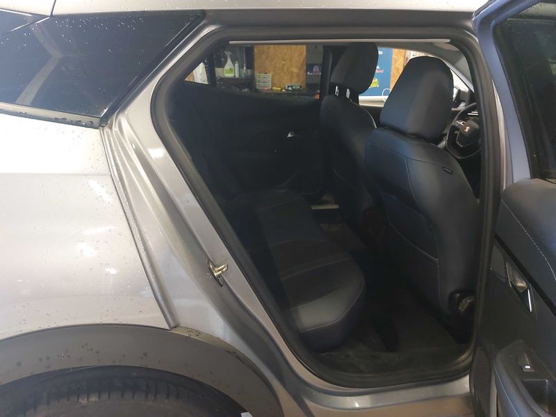 Peugeot 2008 1.2 PureTech Allure Business 2020 – снимка 14