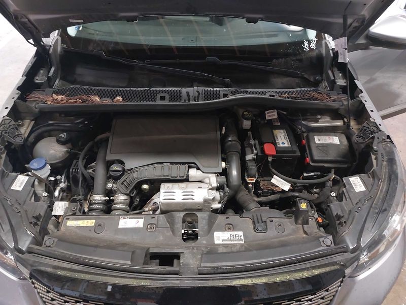 Peugeot 2008 1.2 PureTech Allure Business 2020 – снимка 8