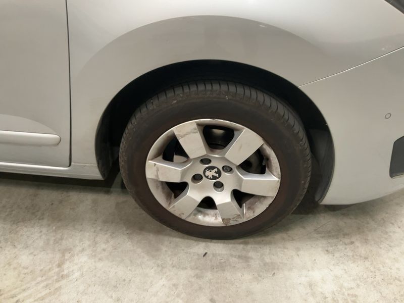 Peugeot 5008 1.6 HDi Allure 2014 – снимка 11