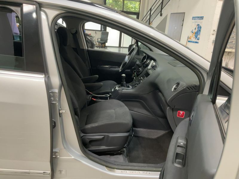 Peugeot 5008 1.6 HDi Allure 2014 – снимка 16