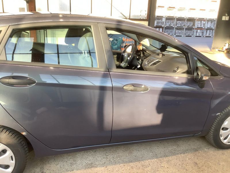 Ford Fiesta 1.25 Ambiente 2015 – снимка 10
