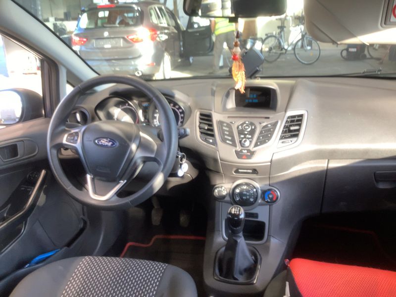Ford Fiesta 1.25 Ambiente 2015 – снимка 17