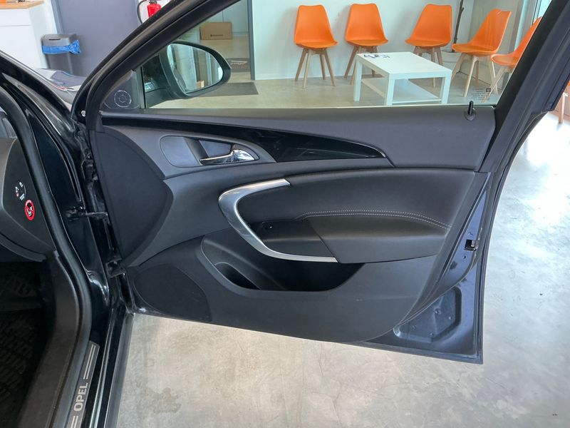 Opel Insignia Sports Tourer 2.0 CDTI Cosmo 2012 – снимка 30