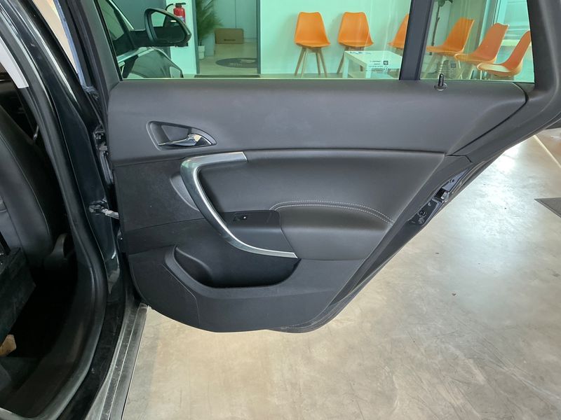 Opel Insignia Sports Tourer 2.0 CDTI Cosmo 2012 – снимка 31