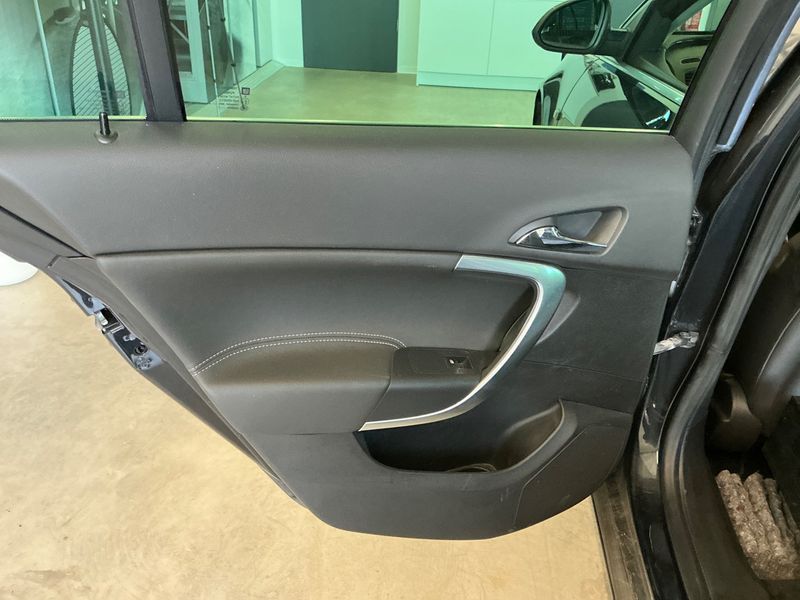 Opel Insignia Sports Tourer 2.0 CDTI Cosmo 2012 – снимка 32