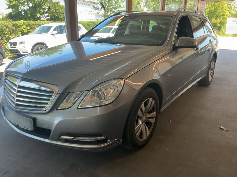 Mercedes-Benz E-Klasse E 250 CDI T BlueEfficiency Elegance 2011 – снимка 1