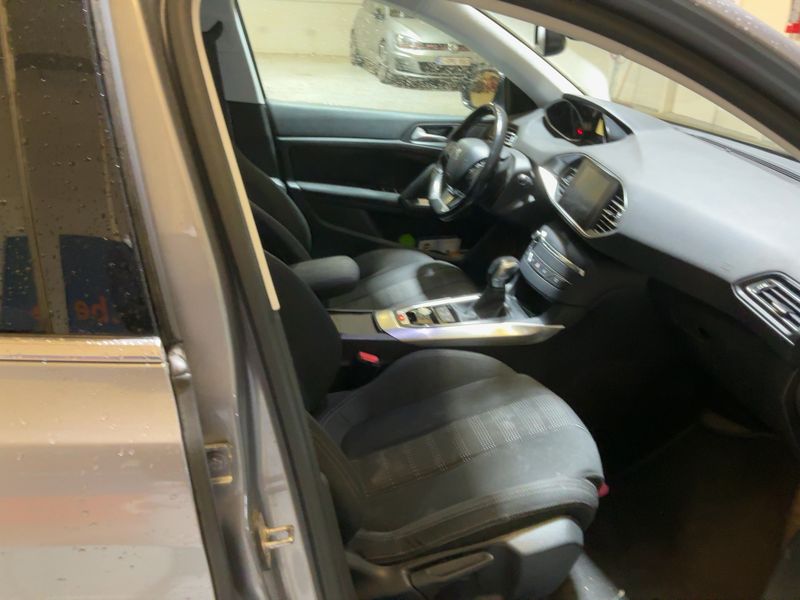 Peugeot 308 1.6 Blue-HDi Active 2017 – снимка 16