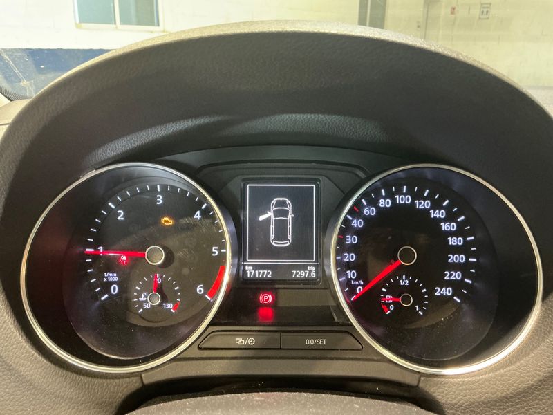 Volkswagen Polo 1.4 TDI Comfortline BlueMotion Tech 2015 – снимка 18