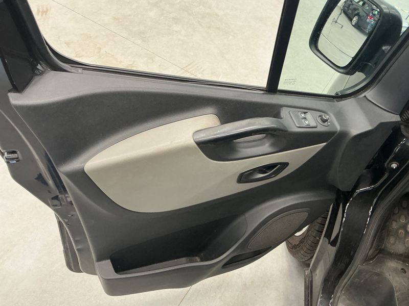 Renault Trafic 1.6 dCi Energy L1H1 2,7t Expression 2017 – снимка 37