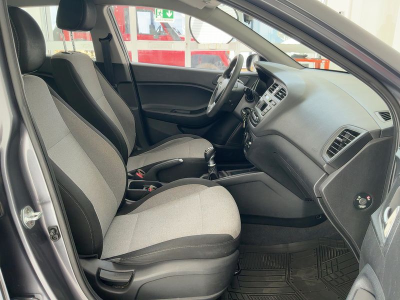 Hyundai i20 1.1 CRDi Classic 2015 – снимка 11