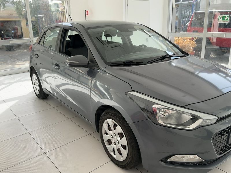 Hyundai i20 1.1 CRDi Classic 2015 – снимка 8