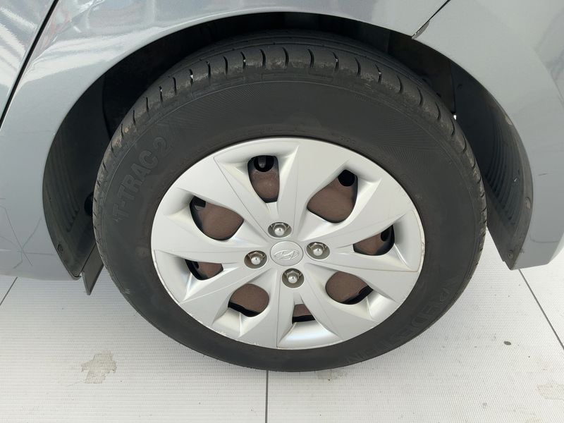 Hyundai i20 1.1 CRDi Classic 2015 – снимка 17