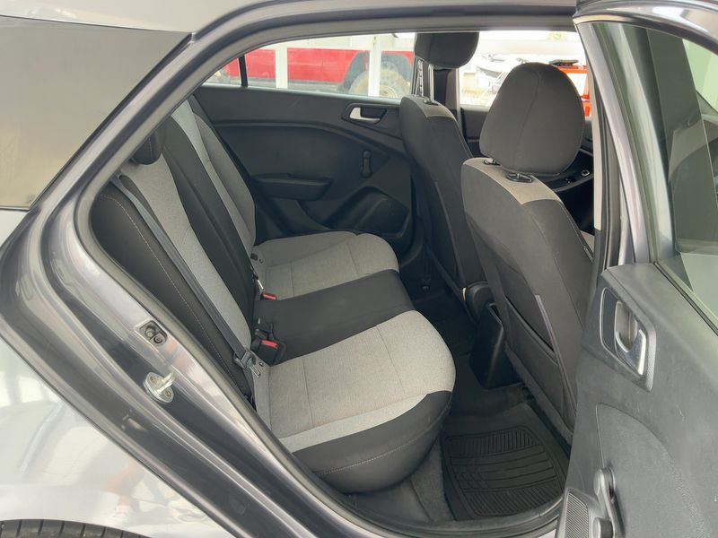 Hyundai i20 1.1 CRDi Classic 2015 – снимка 14