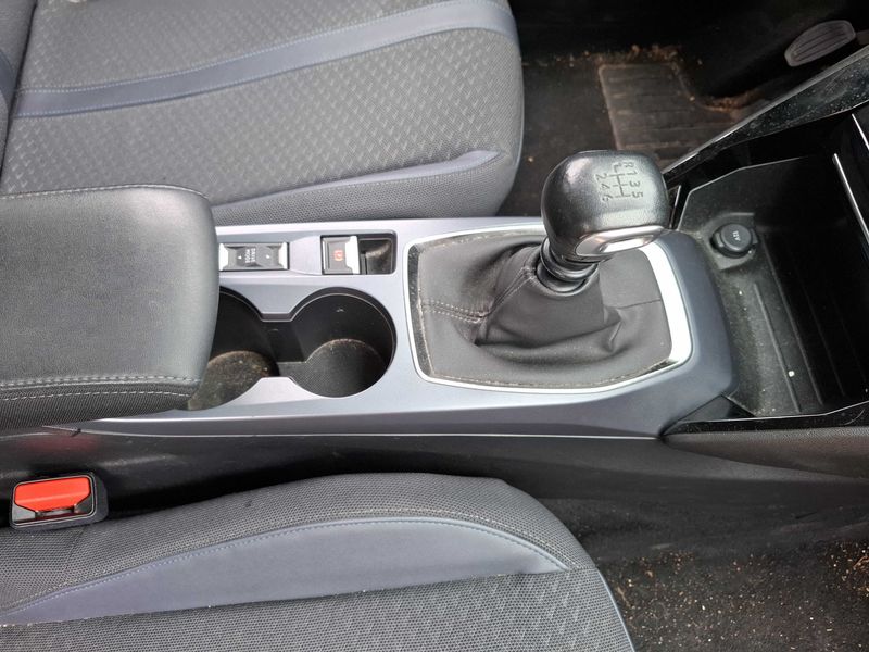 Peugeot 2008 1.2 PureTech Allure 2020 – снимка 41