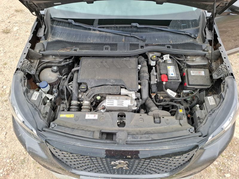 Peugeot 2008 1.2 PureTech Allure 2020 – снимка 8