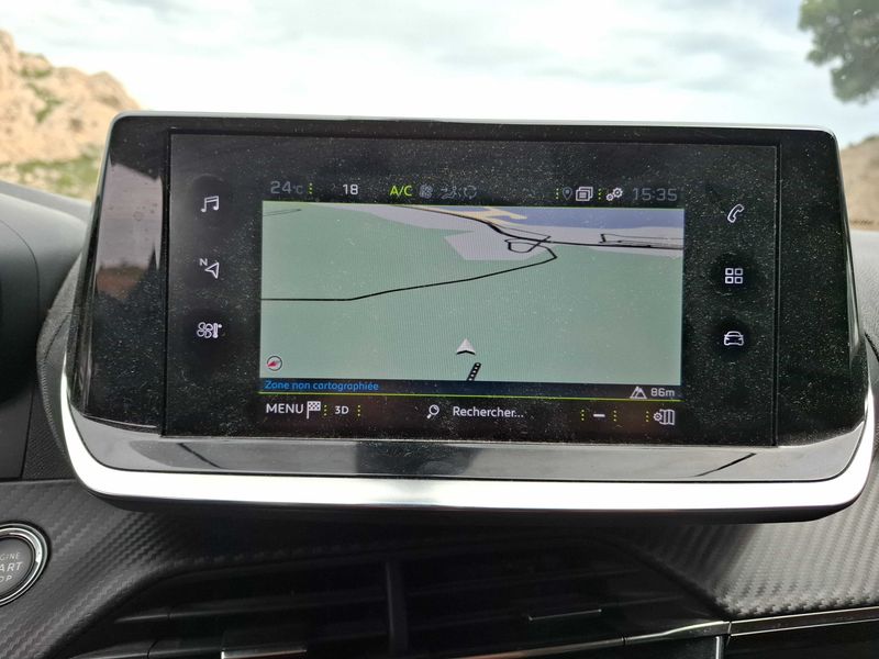 Peugeot 2008 1.2 PureTech Allure 2020 – снимка 13