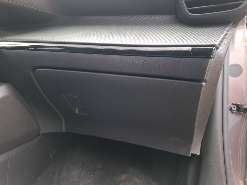 Peugeot 2008 1.2 PureTech Allure 2020 – снимка 39