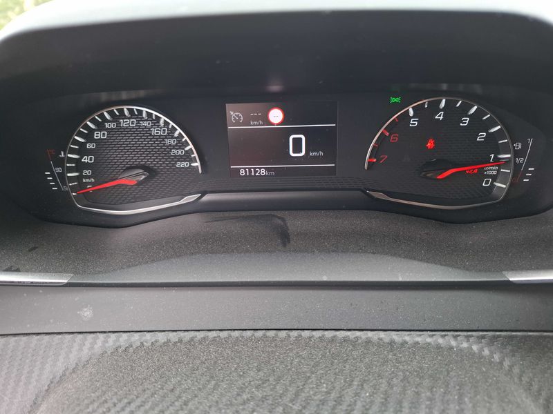 Peugeot 2008 1.2 PureTech Allure 2020 – снимка 12