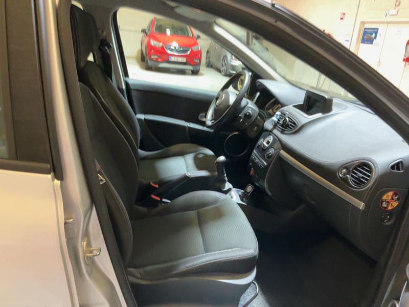 Renault Clio 1.2 Night & Day 2011 – снимка 16