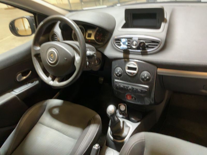 Renault Clio 1.2 Night & Day 2011 – снимка 17