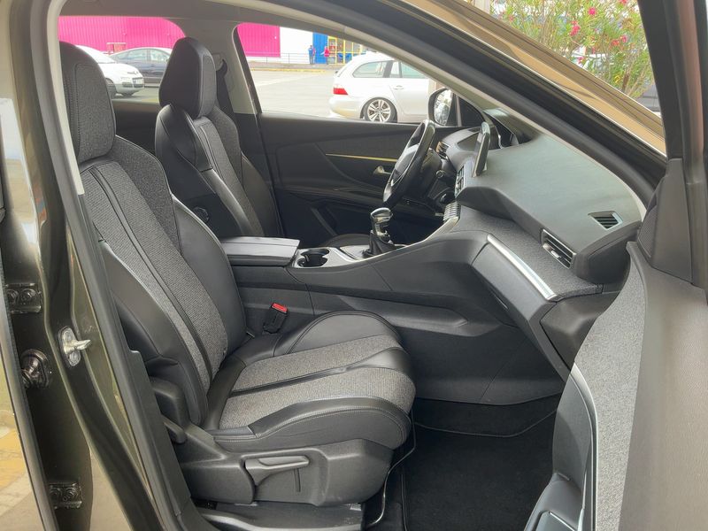 Peugeot 3008 1.5 Blue-HDi Allure 2018 – снимка 16
