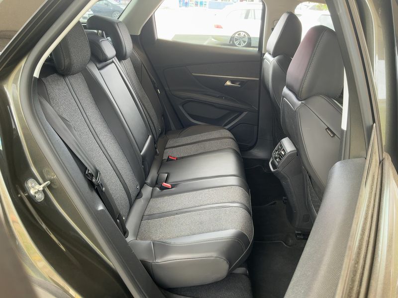 Peugeot 3008 1.5 Blue-HDi Allure 2018 – снимка 19