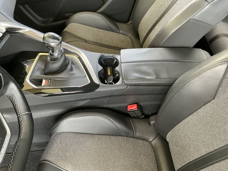 Peugeot 3008 1.5 Blue-HDi Allure 2018 – снимка 23