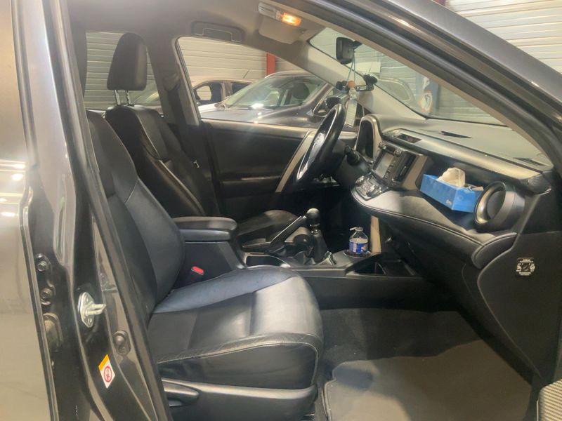 Toyota RAV 4 2.2 D-4D Life 2013 – снимка 16