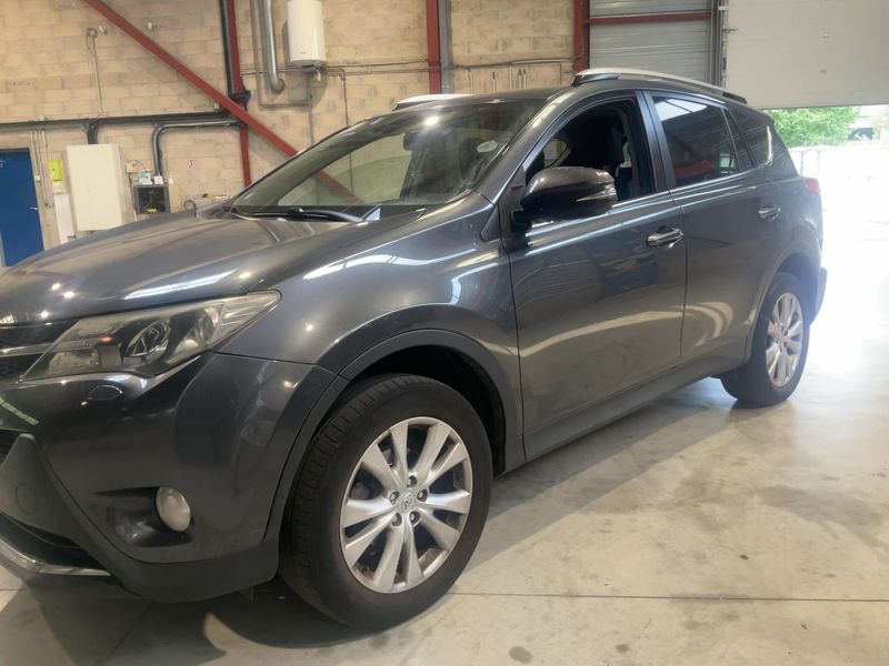 Toyota RAV 4 2.2 D-4D Life 2013 – снимка 2