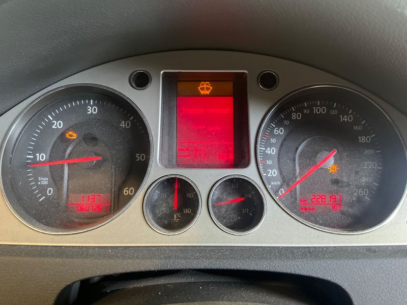Volkswagen Passat 2.0 TDI Comfortline 2008 – снимка 37