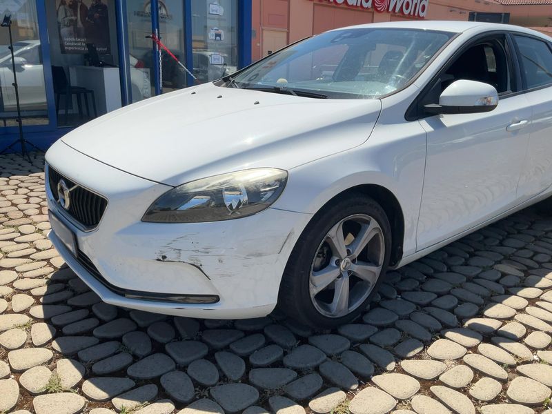 Volvo V40 2.0 D2 Kinetic 2016 – снимка 2