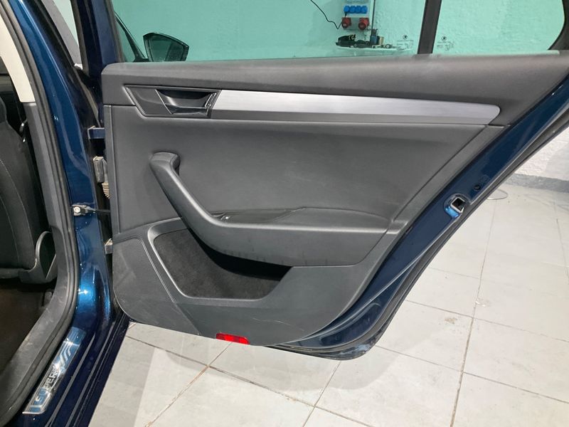Skoda Superb 2.0 TDI Style 4x4 2016 – снимка 28