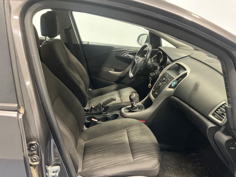 Opel Astra 1.7 CDTI Edition 2012 – снимка 3