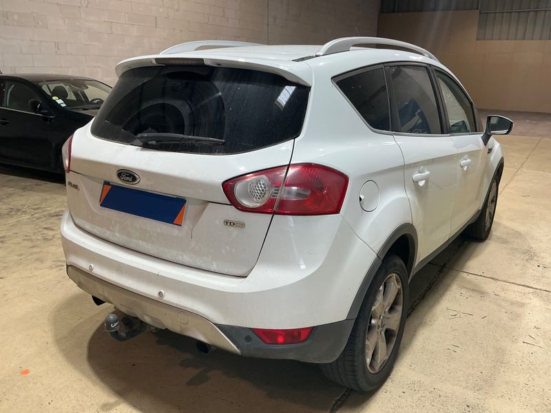 Ford Kuga 2.0 TDCi Titanium 2010 – снимка 2