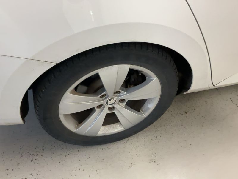 Skoda Superb 2.0 TDI Style 4x4 2016 – снимка 9