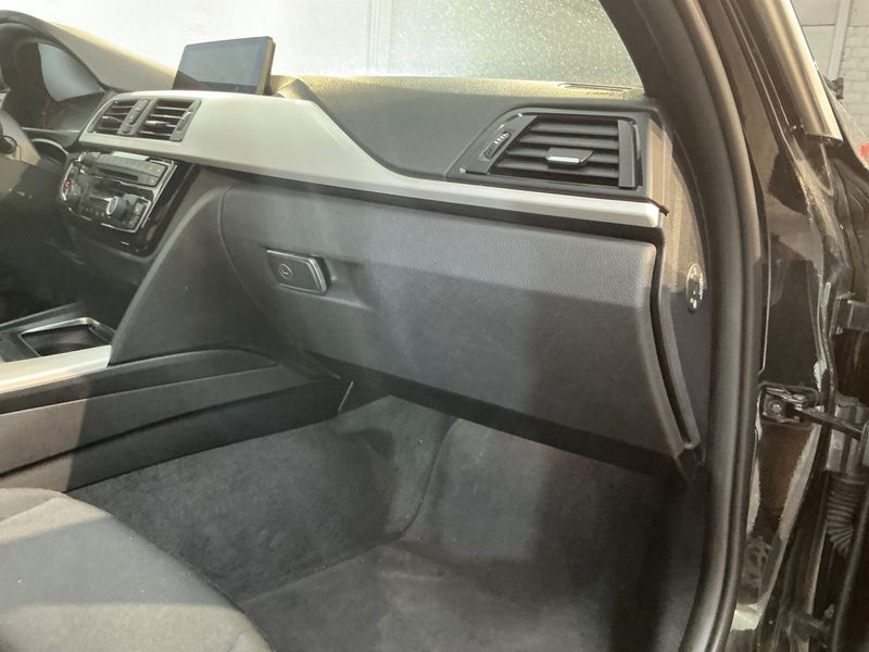 BMW 3er 320d xDrive Advantage 2018 – снимка 24