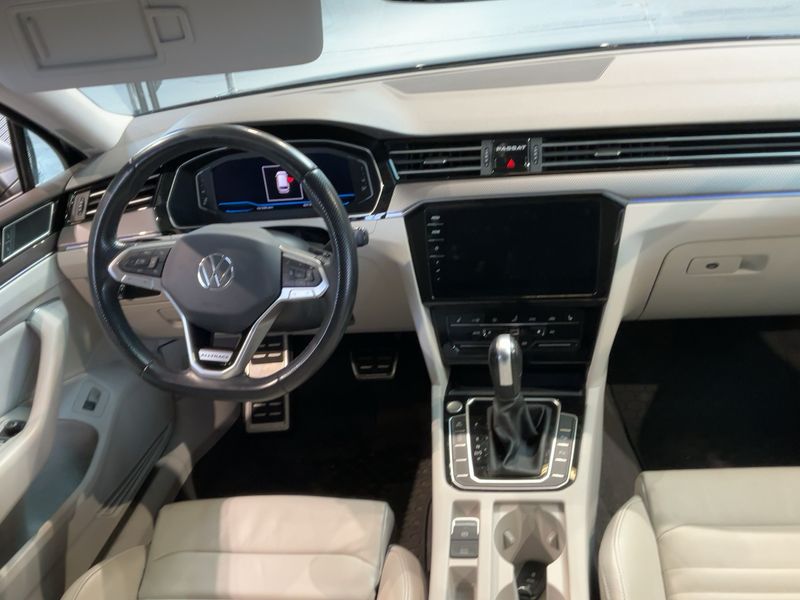 Volkswagen Passat Alltrack 2.0 TDI 4Motion 2022 – снимка 17