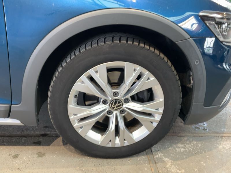 Volkswagen Passat Alltrack 2.0 TDI 4Motion 2022 – снимка 11