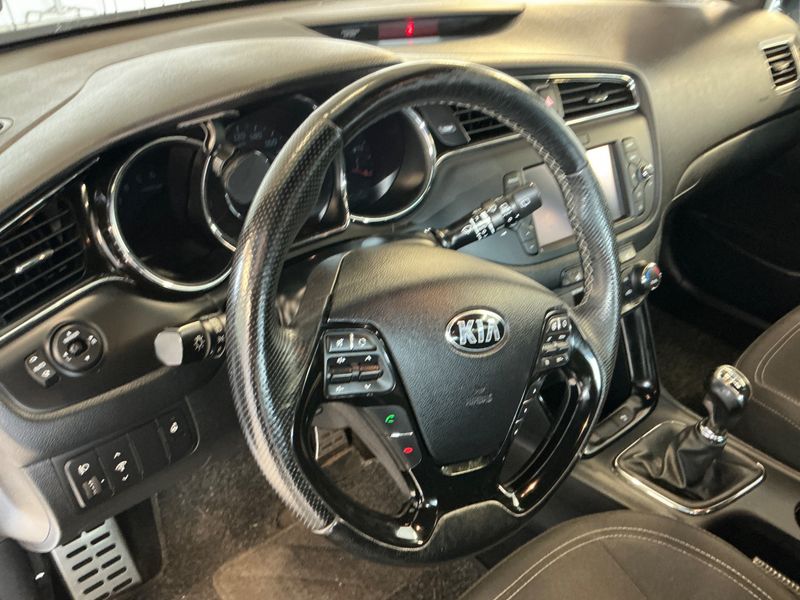 Kia cee'd 1.6 CRDi GT Line 2016 – снимка 24