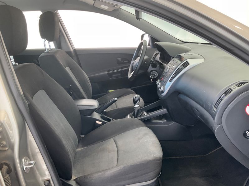 Kia cee'd 1.6 CRDi Vision 2012 – снимка 3