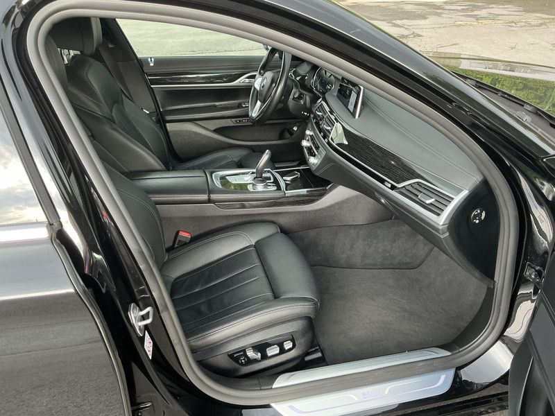 BMW 7er 740i 2018 – снимка 16