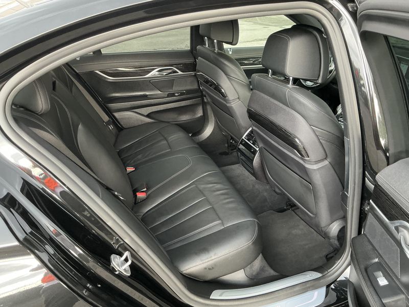 BMW 7er 740i 2018 – снимка 19