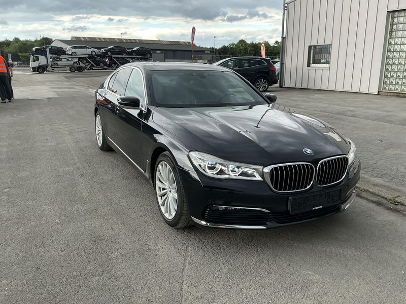 BMW 7er 740i 2018 – снимка 12